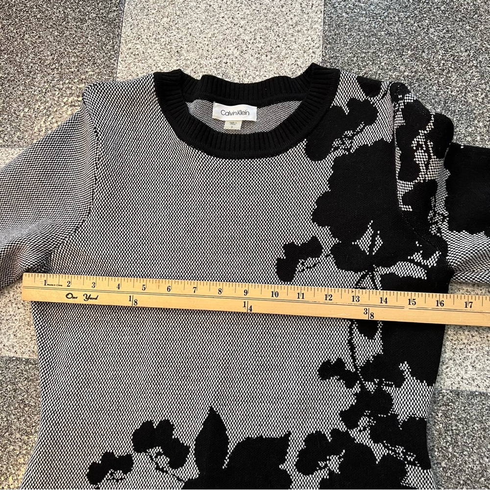 Calvin Klein Gray & Black Floral Knit Long Sleeve Dress- Size S - Picture 4 of 8